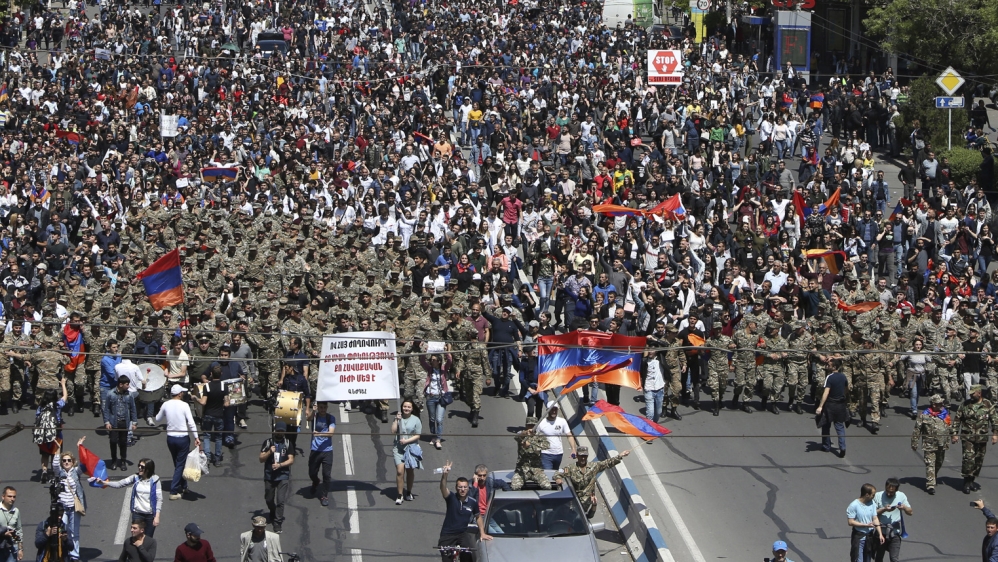 Armenia squaddies be part of anti-authorities protests in Yerevan