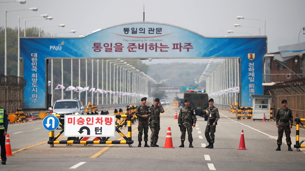 Kim Jong-un and Moon Jae-in set aside for historic meeting