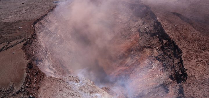 Hawaii volcano sends lava bubbling, forces 1,500 from properties