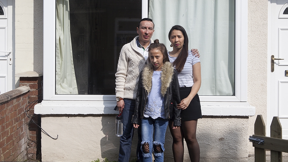 A worn ELN kidnap victim is dealing with deportation from the UK