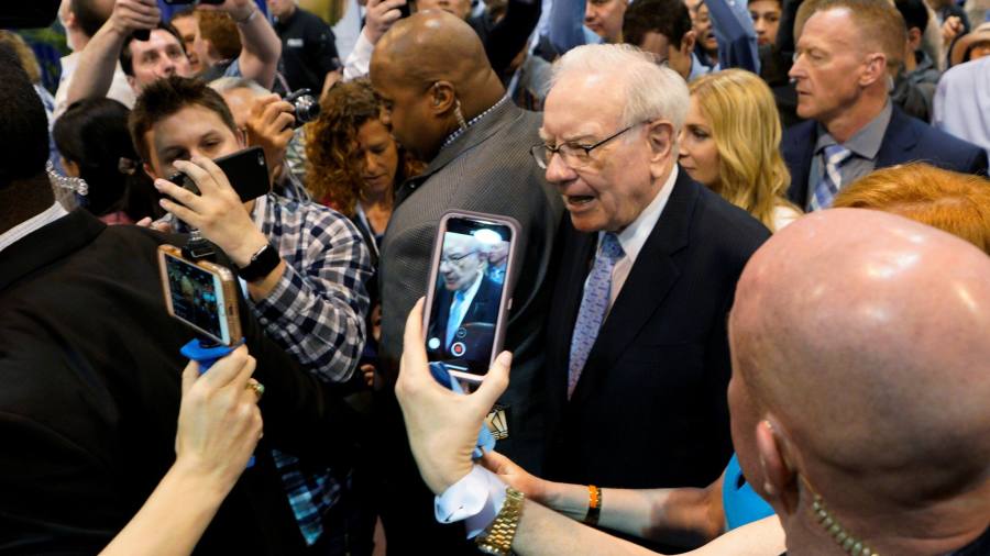 Buffett reassures traders about future deal making