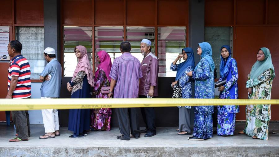 Malaysians cast their votes in highly charged election