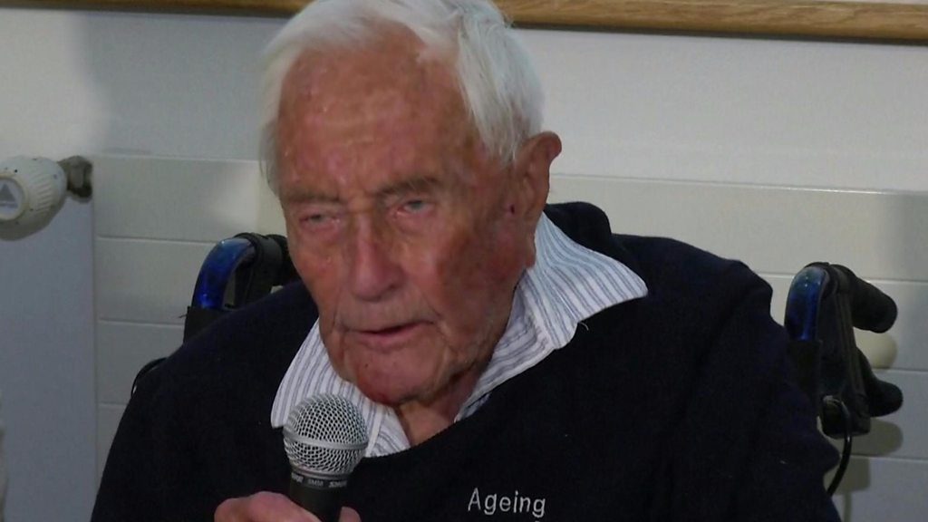 Scientist David Goodall, 104, ends his existence