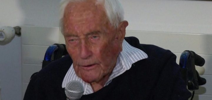 Scientist David Goodall, 104, ends his existence