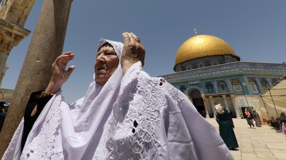 Tens of 1000’s enter al-Aqsa Mosque for Ramadan’s first Friday