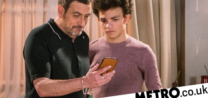 Corrie actor Alex Bain aka Simon Barlow ‘to change into father at age of sixteen’